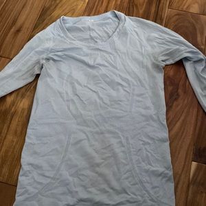 top is wrinkled just needs a wash which will be done before shipping,